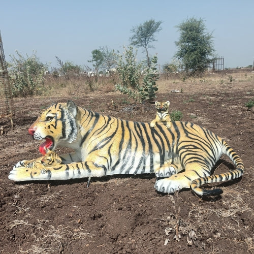 Tiger With 2 Cubs